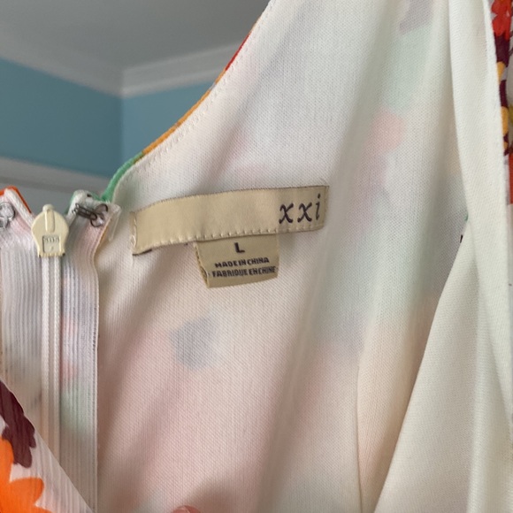 Floral dress. Lined. Perfect for weddings baby showers bridal showers tea party - Picture 3 of 6